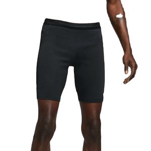 Shorts de compression pour hommes actifs, avec tissu extensible et respirant, et design sportif durable. - Product Image 1