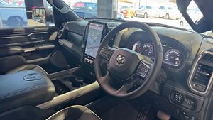 Mejor Precio 2025 R A M 1500 Laramie Sport Hurricane SO RamBox 3.0L Doble Cabina Ute SWB 4x4 Volante a la Derecha - Product Image 6