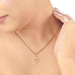 จี้ตัวอักษรสีทองเปล่งประกาย-สร้อยคอคริสตัล - Product Image 2