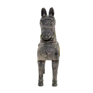 Caballo de madera gris de la mejor calidad con patrón de brocado Mong a mano, aceptamos logotipo personalizado al por mayor de marca vietnamita - Product Image 1