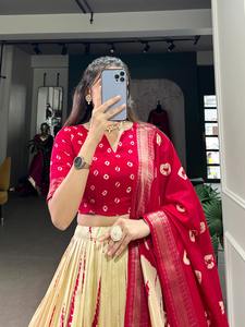 Conjunto de Lehenga de seda Dola para mujer de FashionHarbour, estampado Shibori con borde tejido Zari para ropa de fiesta en invierno y verano - Product Image 5