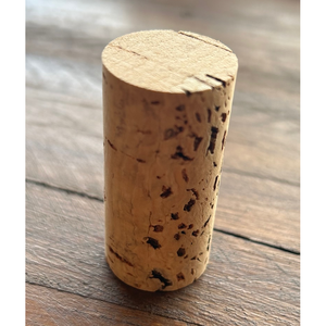 Tapón de Vino de Metal Duradero con Diseño Ecológico para Retención de Frescura y Almacenamiento a Granel - Product Image 1