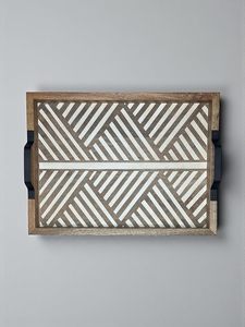 Bandeja de servicio de madera decorativa de fabricante confiable con mango de metal Diseño elegante Perfecto para cocina Comedor y servicio - Product Image 6