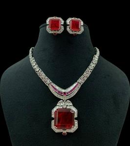 Ensemble de collier en pierre doublette de haute qualité avec finition argentée, ensemble de collier de luxe avec boucles d'oreilles, parfait pour les occasions spéciales, à porter en soirée - Product Image 5