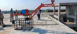 Système de levage de matériaux électriques monté sur le toit avec grue à flèche pour un transport vertical sécurisé sur le chantier - Product Image 2