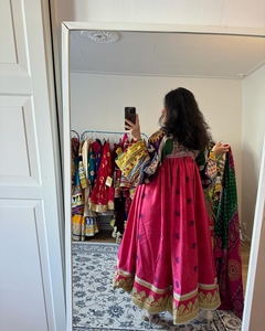 Robe de fête et de mariage afghan en velours afghan fait à la main traditionnel brodé pour femmes robe de taille personnalisée pour femmes à vendre 114 - Product Image 2