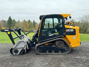 Cargadora de orugas JCB 150T Eco con motor Yanmar, bomba, caja de cambios, cilindro hidráulico Huade de alta eficiencia y trituradora forestal FAE - Product Image 2