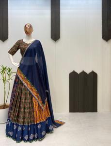 Rayonne imprimée lourde de qualité supérieure jaune bleu Lehanga Choli travail exclusif Choli pour Navratri Festival spécial femmes fille porter - Product Image 3