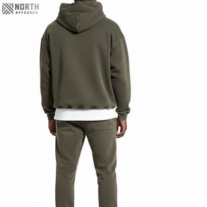 Fabricant de vêtements personnalisé Streetwear ensemble de survêtements pour hommes votre propre logo et design coupe ajustée ensemble de survêtements pour hommes de luxe - Product Image 2