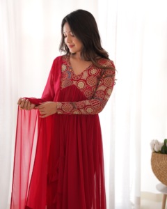 Kurta เย็บปักถักร้อยที่สวยงามตัดพอดีกับชุด dupatta พร้อมสวมใส่สำหรับงานปาร์ตี้ - Product Image 3