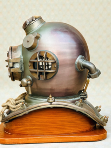 Casque de plongée commando bicolore argent et violet, casque de plongée lourd de type Boston, objet de décoration marine et nautique. - Product Image 4