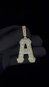 จี้เพชรโมอิสซาไนต์ชุบเงินคุณภาพดีที่สุด สไตล์ฮิปฮอป แบบกำหนดเองได้ พร้อมสลักโลโก้และหมายเลข สำหรับผู้ชาย เครื่องประดับแฟชั่น - Product Image 3