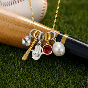 จี้รูปไม้เบสบอลแบบหนีบ Jeulia Move My Way ชุบทอง 18K ของขวัญ - Product Image 5
