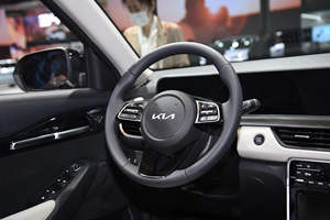 SUV compact essence 2025, moteur 1.5L, transmission automatique CVT, configuration Comfort Edition, meilleur prix, bon état - Product Image 5