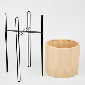 Las macetas de metal de alta calidad elevan su espacio con diseños de moda macetas colgantes para balcón sala de estar - Product Image 3