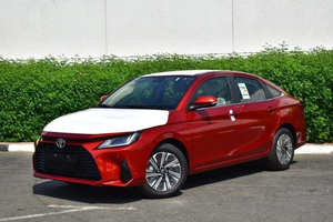 รถยนต์ยามาฮ่า รุ่นซีดาน พวงมาลัยซ้าย สีแดงขาว - Product Image 6