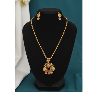 Ensembles de bijoux de mode en gros élégants et durables Styles multiples boucles d'oreilles en zircone cubique avec collier pendentif - Product Image 1