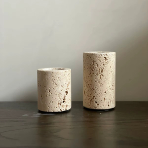 Porte-bougie en marbre travertin naturel, motif de veinage unique, décoration en pierre organique pour l'ambiance du salon - Product Image 1