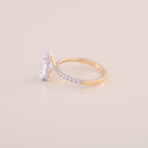 แหวนหมั้นเพชรทรงเรเดียนท์คัทที่ได้รับการรับรองจาก IGI - แหวนแต่งงานประดับเพชรแบบพาเว่ในทอง 14K สีเหลือง/สีโรสโกลด์และสีขาว - Product Image 3