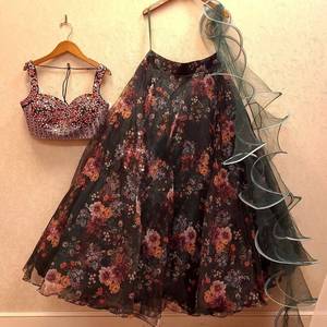 Attrayant Lehenga choli pour femmes Organza Floral Print Sequins & Broderie Travail Designer Party Wear, Indian Wear - Product Image 1