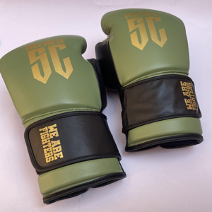 Gants de boxe professionnels d'intérieur personnalisés de 12 oz en cuir de vache véritable avec crochet et boucle de protection UV respirante - Product Image 6