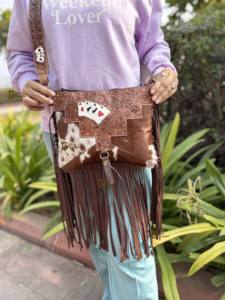 Sac fourre-tout en cuir de vachette élégant pour femmes de créateur sculpté à la main avec fermeture à glissière Offre Spéciale à main multi-usage - Product Image 5