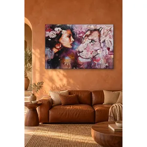 Impresión en lienzo de Fida, mujer con flores y león rosa cara a cara - Product Image 2