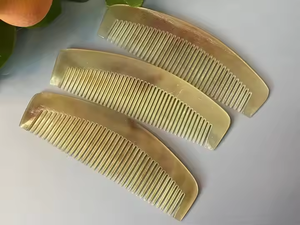 Peigne à cheveux en corne de vache véritable antistatique pour hommes, lissage de haute qualité, design nautique, poli par Crescent Crafts - Product Image 2