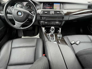 BMW Série 5 528i xDrive AWD Turbo 4L Moteur SUV Berline Conduite à Gauche Intérieur Cuir Voitures d'Occasion à Vendre Caméra Arrière Toit Ouvrant - Product Image 4