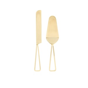 Ensemble de couteaux à gâteau en métal de style vintage pour les mariages à thème rétro avec de beaux détails sur le manche et la lame - Product Image 3