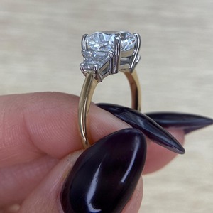 5 Carat Square Cushion Cut F VVS1 VVS2Lab Grown Diamond Three Stone Engagement Ring E VVS2 IGI Trapezoid Sides 18K Two tone Gold - Product Image 2
