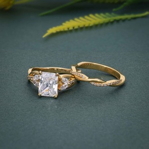 Conjunto de Anillo de Compromiso y Alianza de Diamantes Cultivados en Laboratorio con Certificación IGI, Estilo Lujoso, Radiantes y Retorcidos, con Oro de 14k - Product Image 6