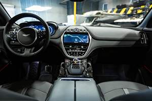 Asstoon Martin DBX 707 2023, Gasolina, Bajo Kilometraje - Product Image 4