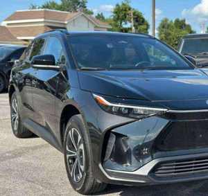 รถยนต์ไฟฟ้า SUV รุ่น BZ4X XLE 4 ประตู ปี 2023 ไมล์น้อย ภายในกว้างขวาง ชาร์จเร็ว พร้อมมอเตอร์คู่เพื่อการเร่งความเร็วที่รวดเร็ว - Product Image 1