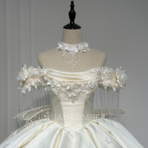 ชุดแต่งงาน XS268 ดีไซน์คอเสื้อแบบ Boat Neck ประดับพู่ห้อยและดอกไม้ 3 มิติ ผ้าซาตินและผ้าทูลล์ - Product Image 5