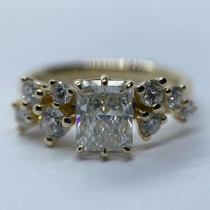 Radiant Cut 2,2 CTW Lab Grown Diamond Compromiso Cluster Ring en oro amarillo VVS2 Claridad Boda Joyería nupcial Pera Piedra principal - Product Image 2