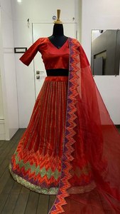 Lehenga Choli de seda de fiesta de la mejor calidad con estampado de satén pesado para bodas 2024 - Product Image 6