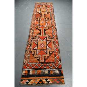 Alfombra Turca Herki Runner de 2.5x10.1 pies (77x308 cm), Alfombra de Lana Vintage con Parches Naranjas - Product Image 1