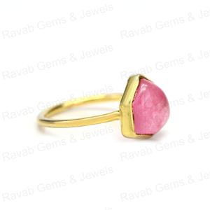 Nouvelle arrivée, bague élégante et raffinée pour elle, pierre précieuse en quartz rose fraise naturel de 12x14 mm, sertie, faite à la main, or rhodié 18 carats, pour les fêtes - Product Image 2