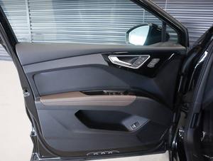 Voiture d'occasion fiable Audi Q4 e-tron Premium Plus 4 portes SUV AWD 2024 avec 55 km de autonomie - Product Image 4