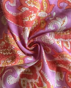 Tela de Algodón Estampada a Mano con Base Morada, Diseño Floral Paisley Rojo y Mostaza |   Textil Étnico Indio - Product Image 1