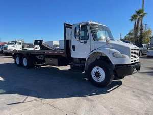 À vendre : Camion plateau d'occasion 2017 M2 106 à double essieu de 24 pieds - 330 CV, boîte automatique Allison Hs à 6 vitesses, prêt à être expédié - Product Image 4