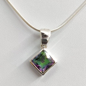 Colgante de Topacio Místico Hecho a Mano, Joyería Religiosa (1.8 Gramos), Engaste de Oro Rosa con Baño de Rodio, Patrón Numérico - Product Image 1