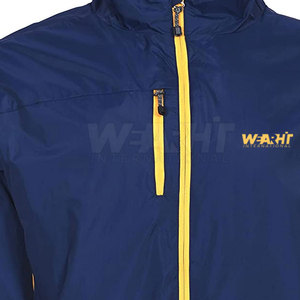 Chaqueta bomber de satén azul ligera para hombre con logotipo personalizado, gran oferta, cortavientos de moda para ropa de calle al aire libre, posición frontal del logotipo - Product Image 6