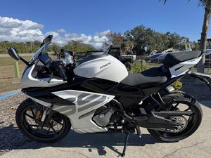 Motocyclette 300SS 2026 - Product Image 2