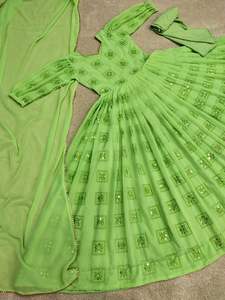 Ensemble de robe Anarkali en georgette de qualité supérieure, prêt à porter, avec broderie de sequins, pour filles, en gros - Product Image 2