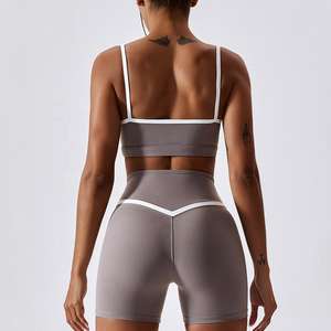 Ensemble short de yoga taille mi-haute et soutien-gorge de sport avec logo personnalisé - Écologique, extensible dans quatre directions, sans coutures, séchage rapide pour l'entraînement - Product Image 4