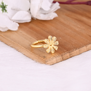 Bague Ajustable en Laiton Plaqué Or Style Bohème Minimaliste avec Motifs Floraux, Faite à la Main, Élégante, pour Femme, Idéale comme Cadeau de Fiançailles ou Bijou pour Elle - Product Image 2