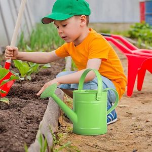 Saupoudrer dans des arrosoirs chics verts pour votre jardin Green Oasis Arrosoirs élégants pour une croissance dynamique - Product Image 6
