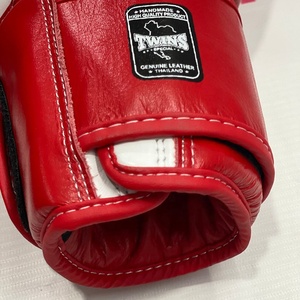 นวมชกมวยไทยสีแดงขาวคู่แฝด หนังแท้ ปรับขนาดได้ สำหรับซ้อมมวย MMA คิกบ็อกซิ่ง - Product Image 5